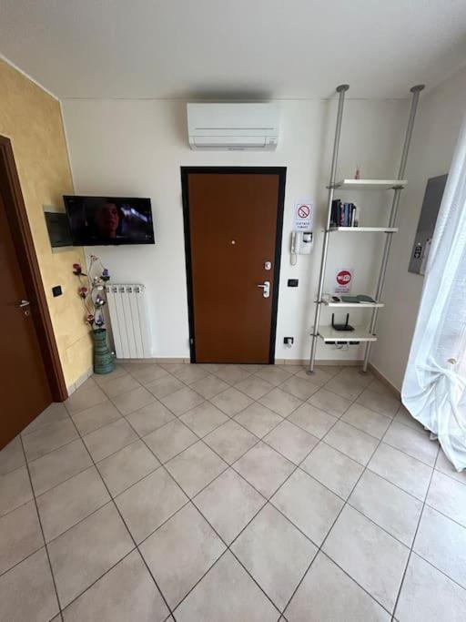 Апартаменти Apt Genny - Сомма-Ломбардо Екстер'єр фото
